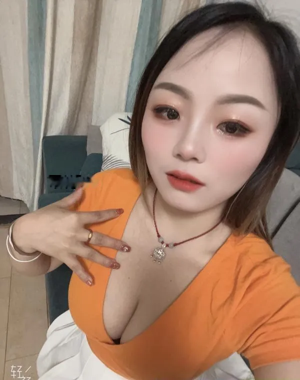 性价比大胸服务型小妹