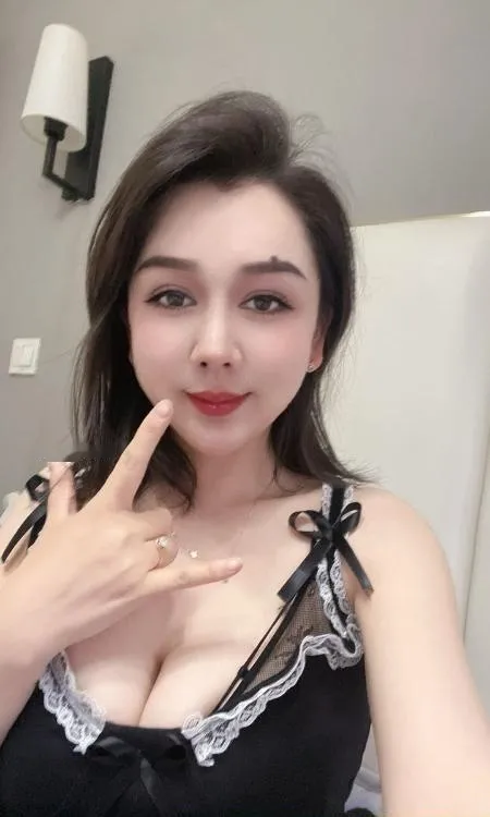 E胸人妻少妇敏儿