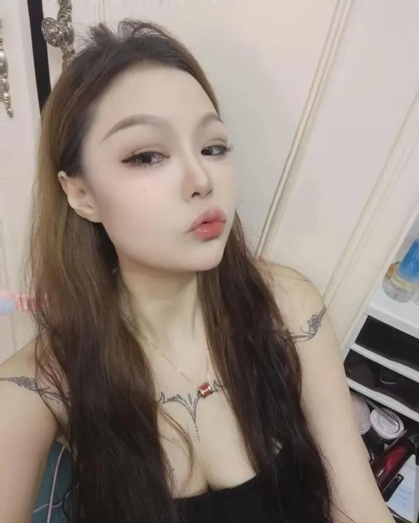 气质优雅大胸朵朵