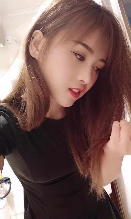 苗条靓妹菲菲