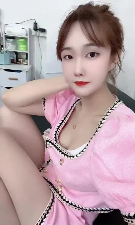 紧致多汁白虎妹