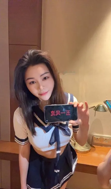 温顺漂亮的小姐姐