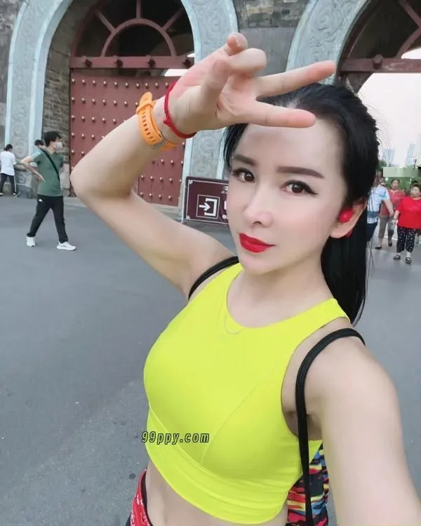 南京三牌楼小姐姐