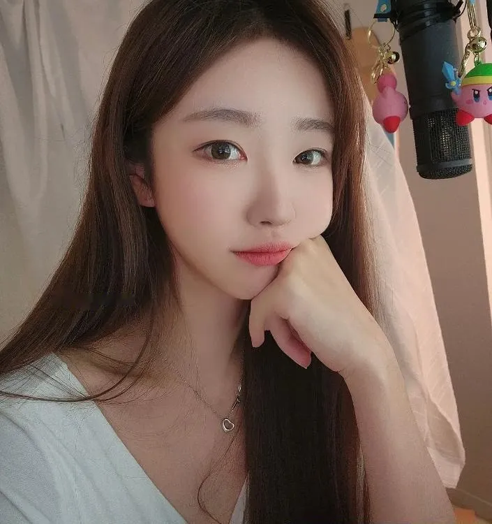 清纯大奶妹兼职