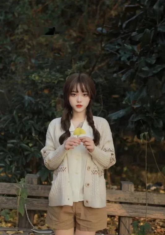 雨花长相甜美的小嫩妹