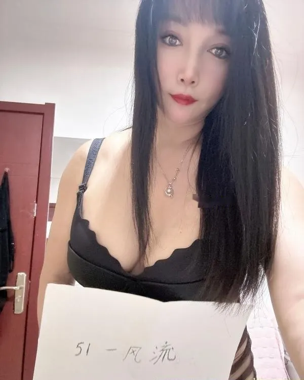 白皙丰满水娃