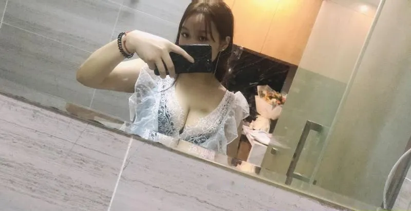 童颜巨乳允儿