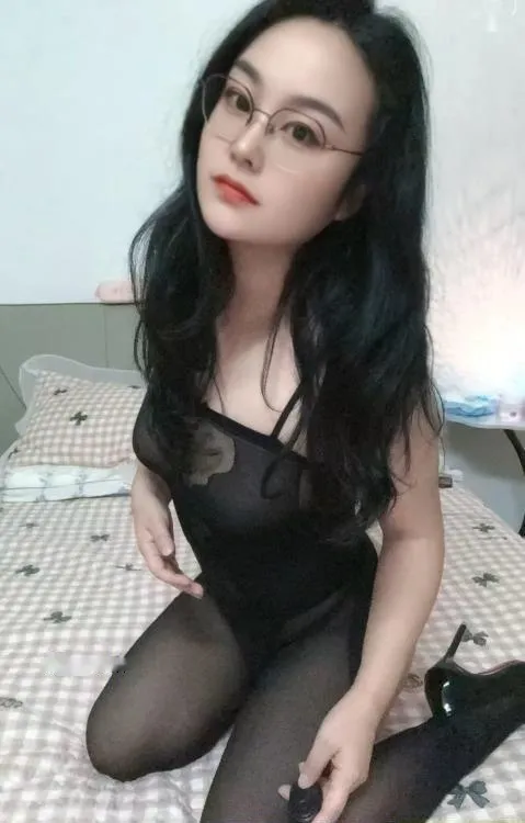 二刷温柔反差眼镜妹