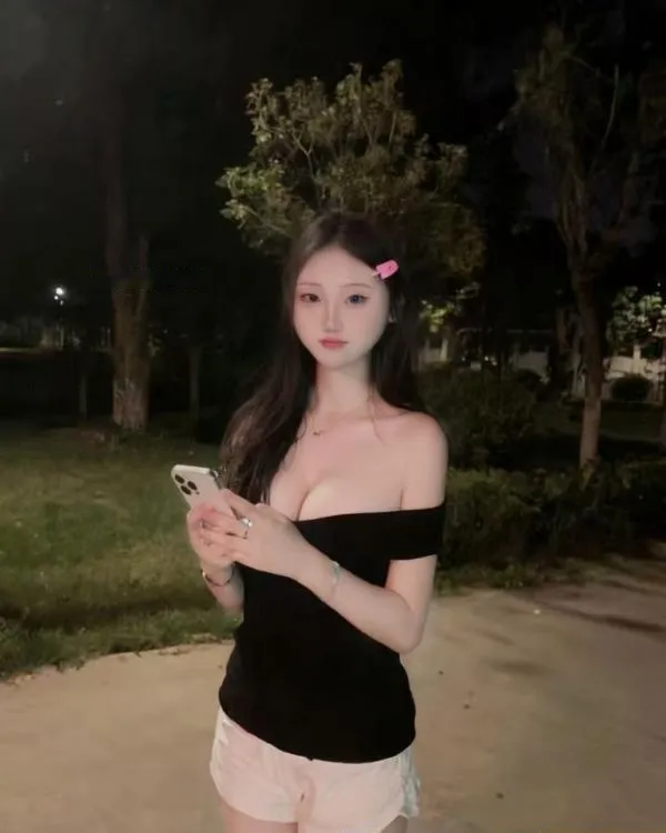 D胸三点粉嫩妹妹