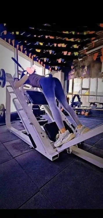 南门健身小姐姐蜜桃