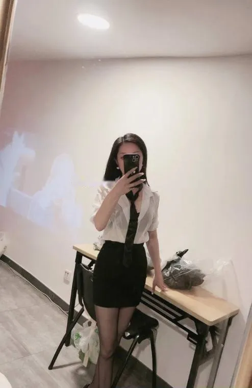 临安美腿制服骚妇