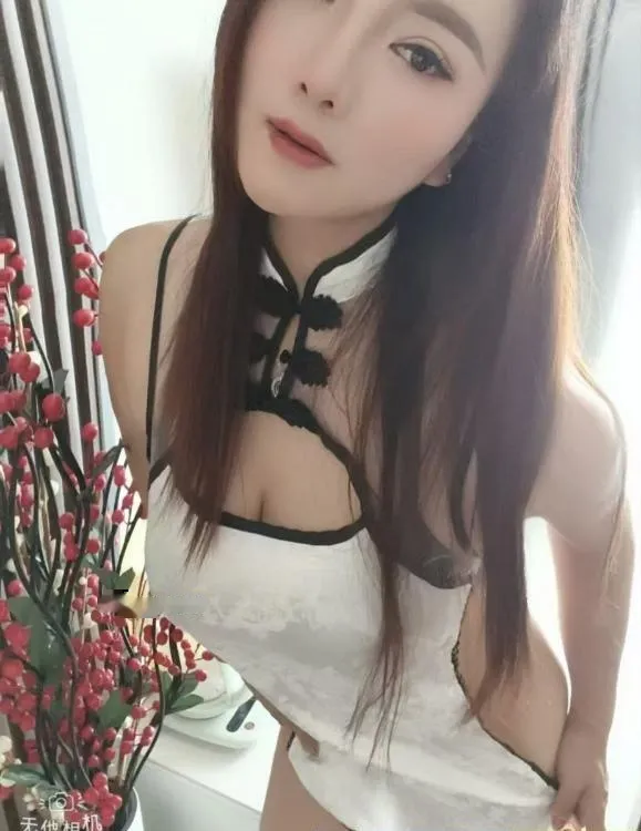 性感翘臀大奶妹萱萱