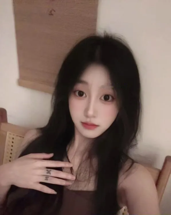 江岸清纯可爱美少女