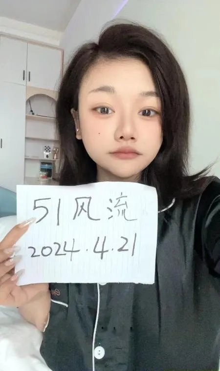 天心00后大胸妹