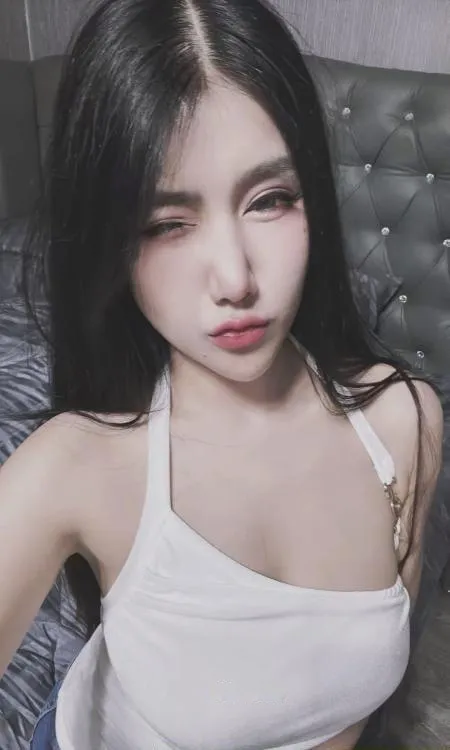 中秋不放假丰满美女