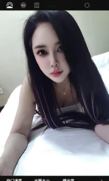 性感肥臀身材的小姐姐