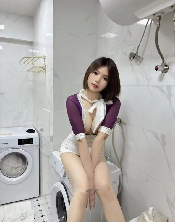 身材丰满小巧妹子