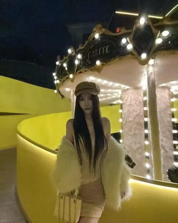 高颜值高挑美女