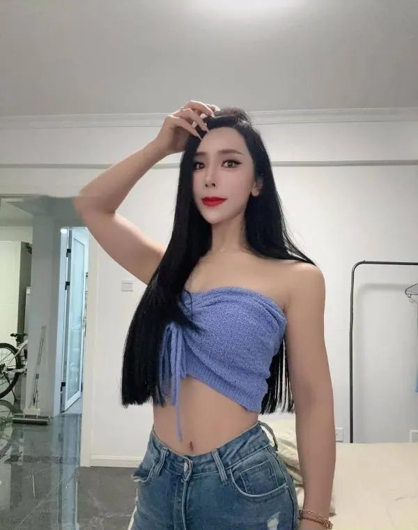 和平网红小姐姐