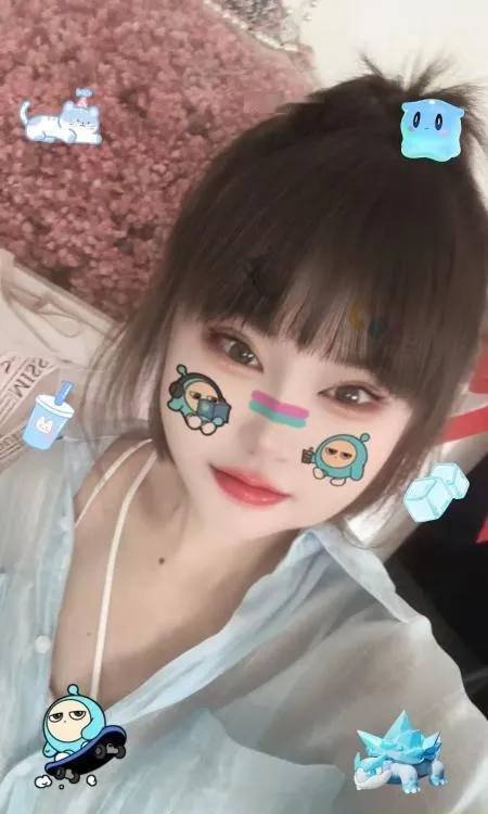 钟楼可爱小美女