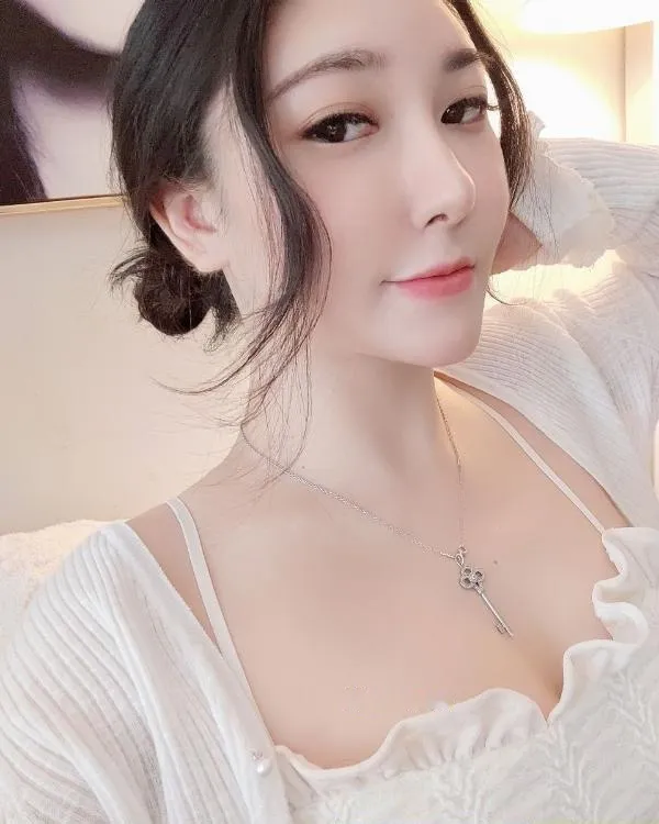 蜜桃臀御姐