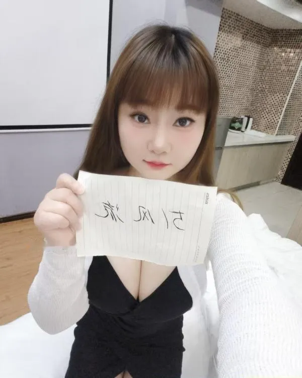 f爆乳小苹果