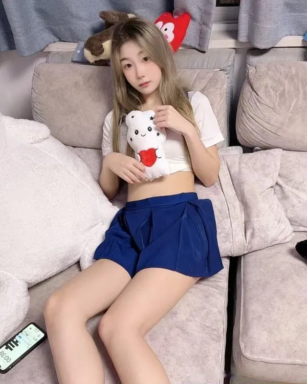 08高颜值好身材妹妹