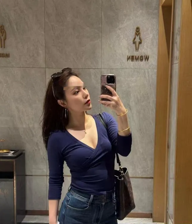 口爆美乳翘臀御姐