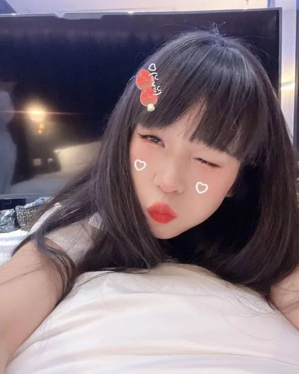 禅城妖娆白哲小女子