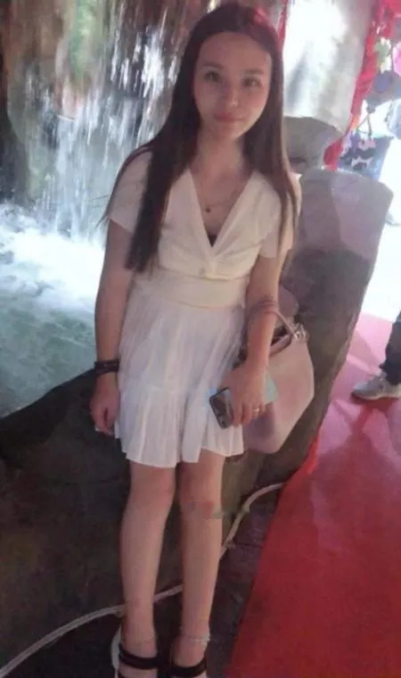 汉口火车站小女人
