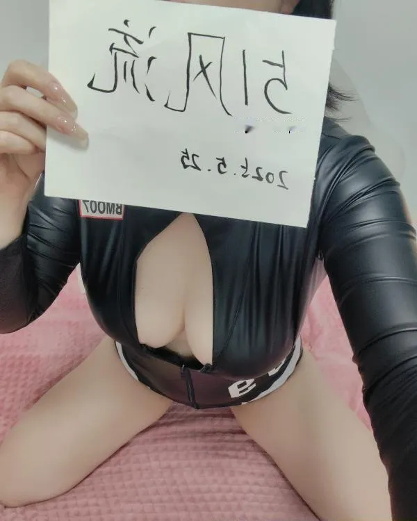大胸气质美女