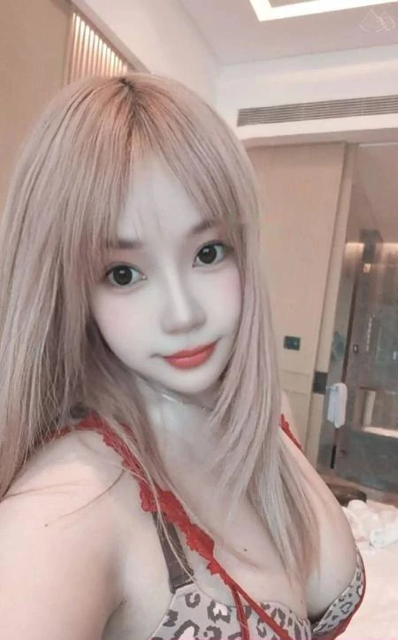 甜美多汁风骚大胸妹