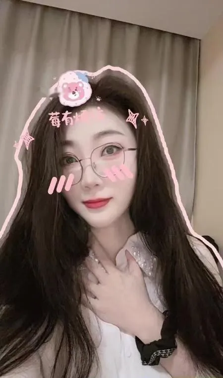 大长腿眼镜美女安妮