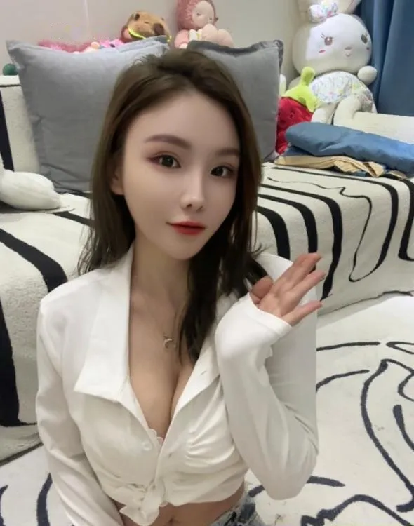 颜值翘臀Tina