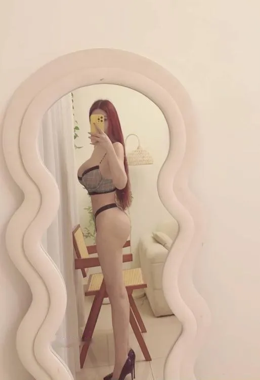 丰满巨乳高挑长腿善朵