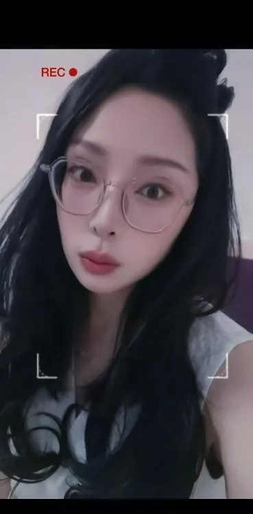 天河眼镜少妇芯芯