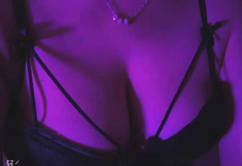 爱喷水的小姐姐