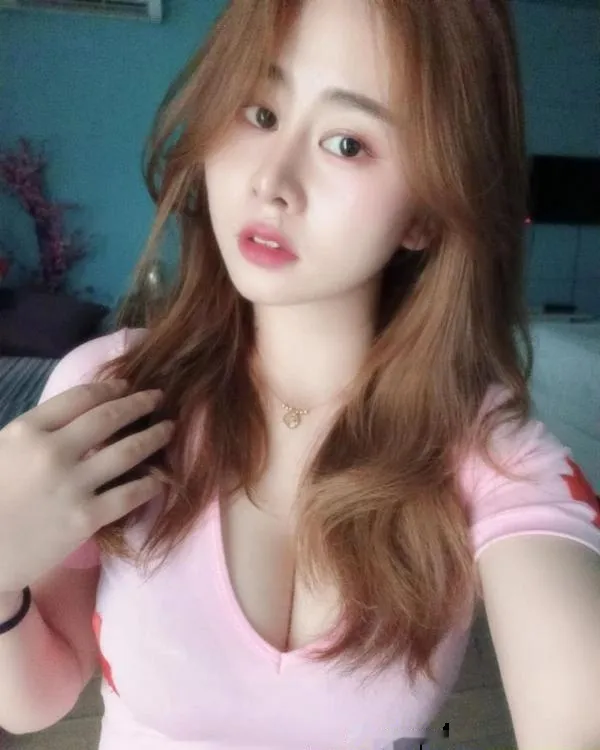 清纯颜值大奶月月