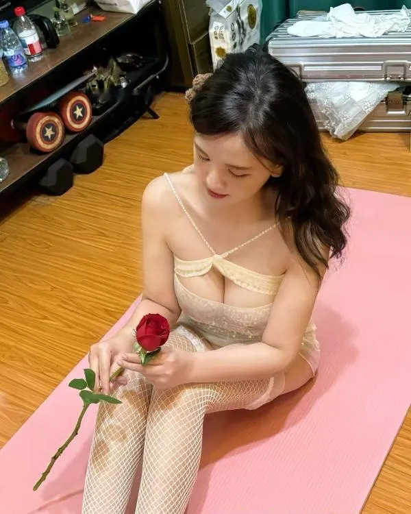 性感美乳小曦