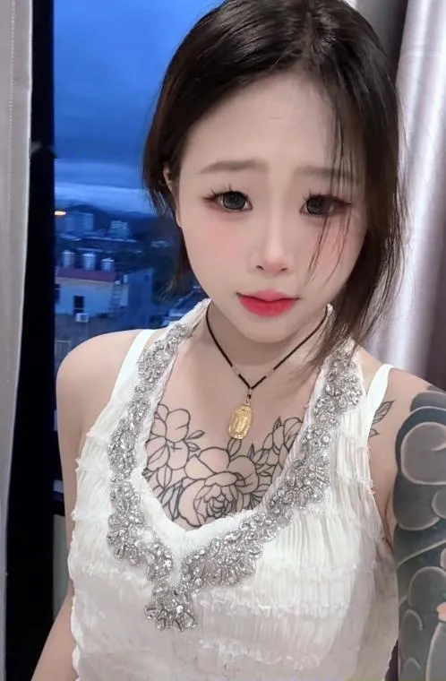 很调皮的小姐姐