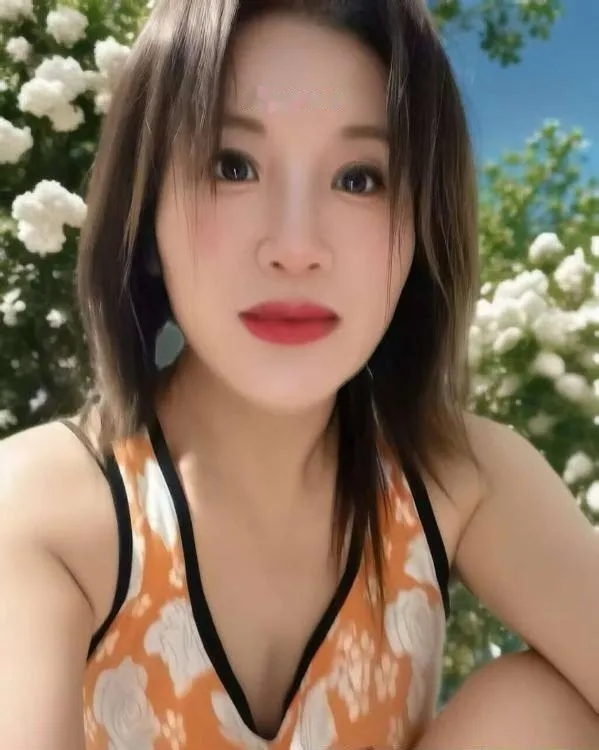 一字马瑜伽骚气少妇