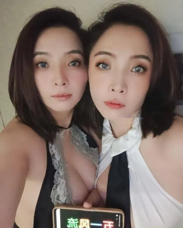 双胞胎姐妹