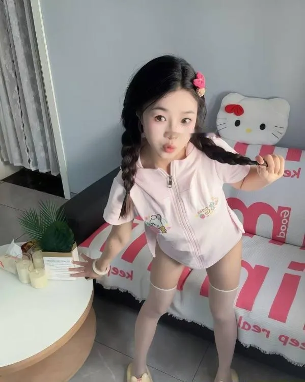 闵行蜜桃臀萌妹璐瑶