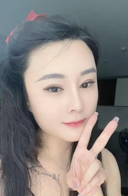 黑长直御姐静静