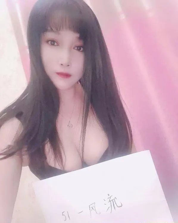 肥臀少妇小颖