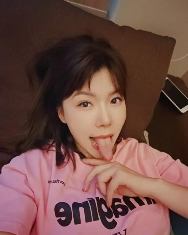 长舌少妇