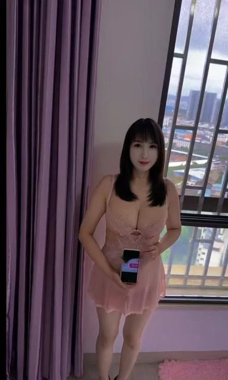E奶胸控燕子