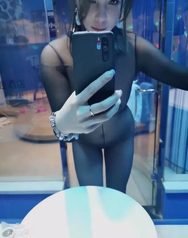 三通少妇月牙