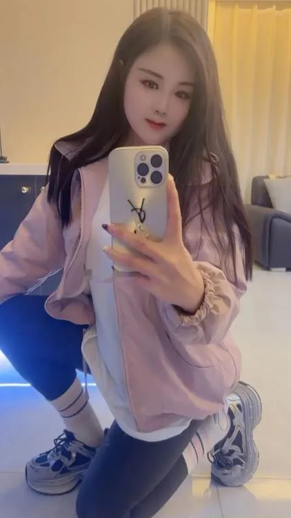 微胖大胸小姐姐