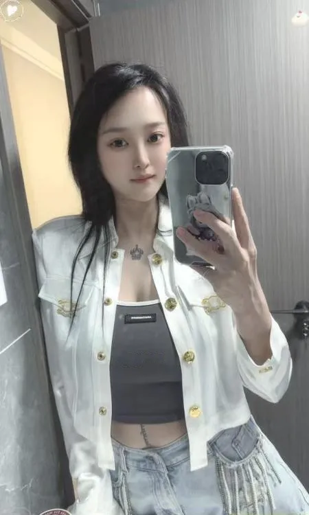 白云雨菲